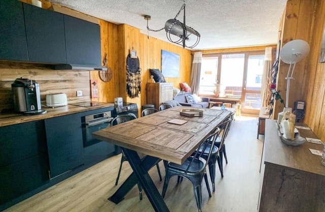100m from resort center, 5th floor, balcony, tv, ski locker, 42m², Tignes