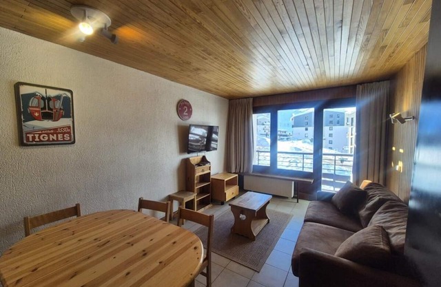 100m from resort center, 1st floor, balcony, tv, ski locker, 45m², Tignes