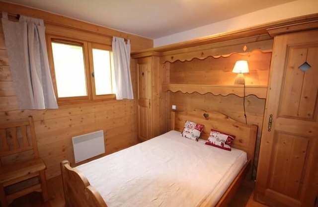 100m from ski slopes, 1st floor, swimming pool, balcony, parking, tv, ski locker, 46m², Les Saisies