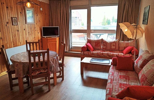 100m from ski slopes, 1st floor, view ski slopes, balcony, tv, ski locker, 32m², Les 2 Alpes
