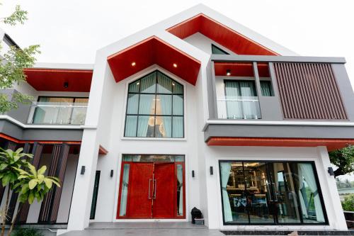 101 Grand Home Poolvilla