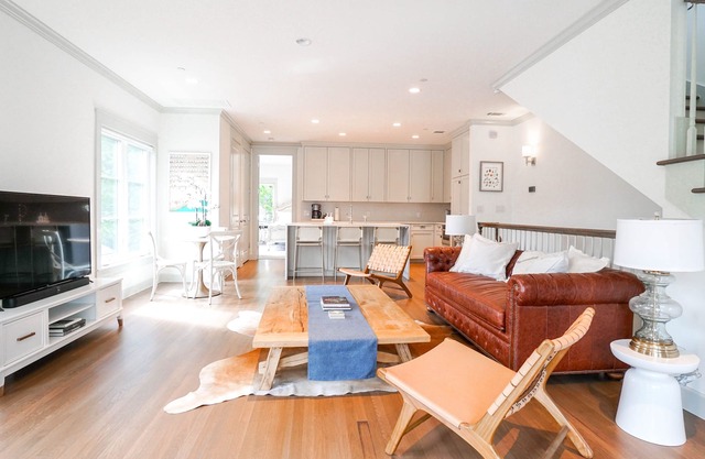 1017 Bishop Arts Townhome: Sleeps up to 8 people!