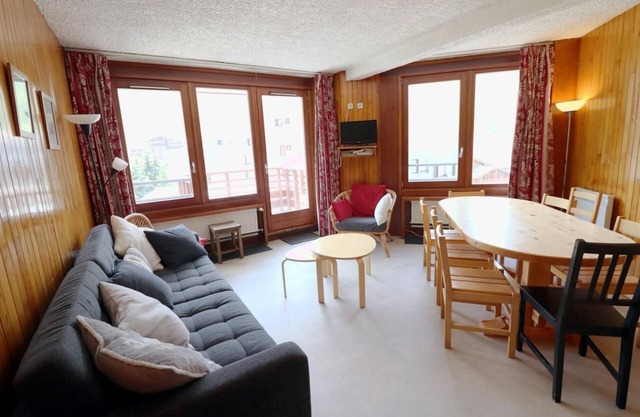 10m from resort center, 3rd floor, balcony, tv, ski locker, 58m², Tignes