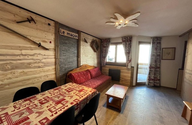 10m from ski slopes, terrace, parking, tv, ski locker, 40m², Val Cenis