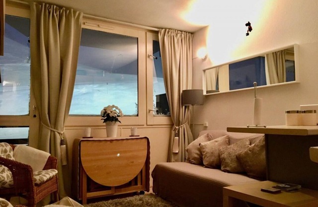 10m from ski slopes, view ski slopes, balcony, tv, ski locker, 26m², La Plagne