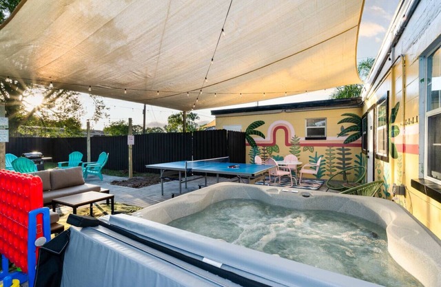 10m to Dwtn + Jacuzzi, Pool Tbl, Ping Pong & BBQ!