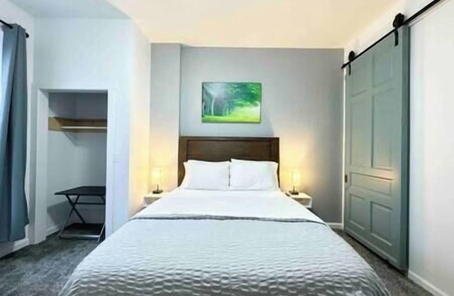 1103#203/Downtown Oasis: En-Suite Master
