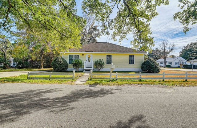 12 Mi to Myrtle Beach: Peaceful Abode in Conway!