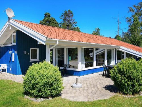 12 person holiday home in Væggerløse