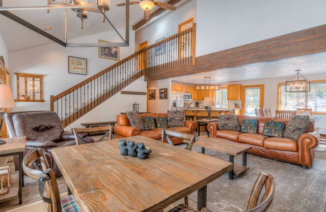12 sharc passes, game room, hot tub, Perfect family home, foosball, two story