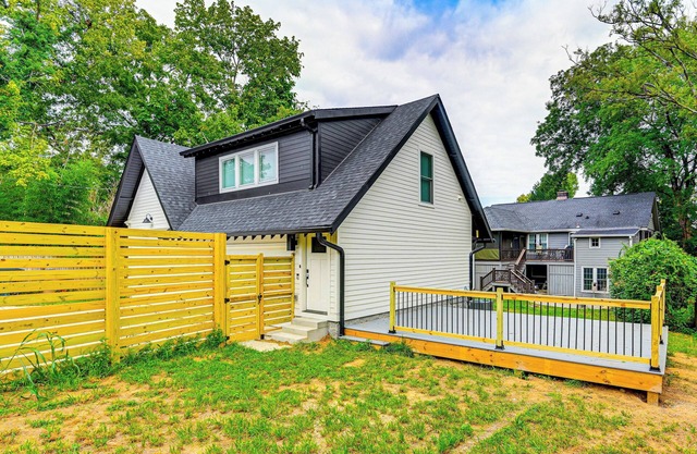 12 South Neighborhood: Home w/Modern Flair!