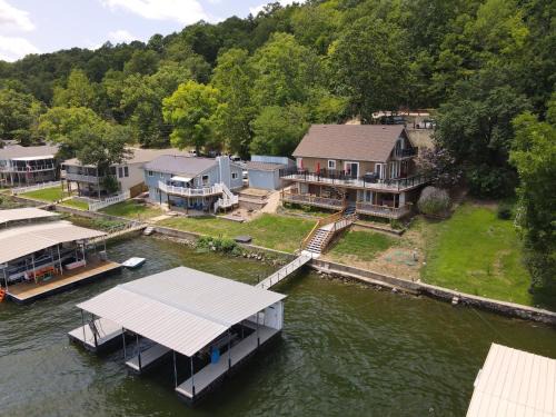 120 Creel Home away from Home for 22 at the Lake