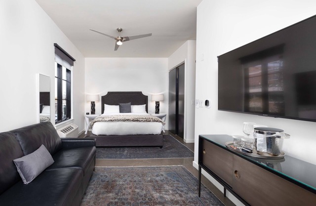 121 Hotel by AvantStay | Chic & Modern Superior Suite In Ideal Nashville!