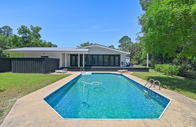 #128 BOAT SLIP POOL paddle board BAY