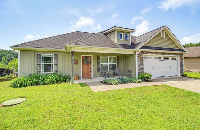 13 Mi to Chattanooga: Family Home w/Backyard!
