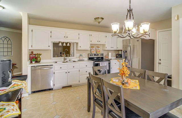 13 Mi to Cumberland River: Goodlettsville Home!