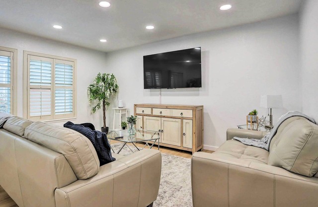 13 Mi to Dtwn Denver: Northglenn Townhome w/Patio