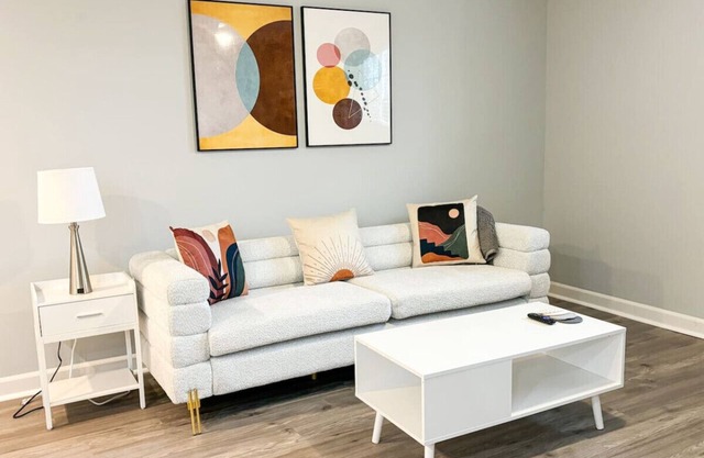 #13 Modern 2 BR WD in Apt Unit