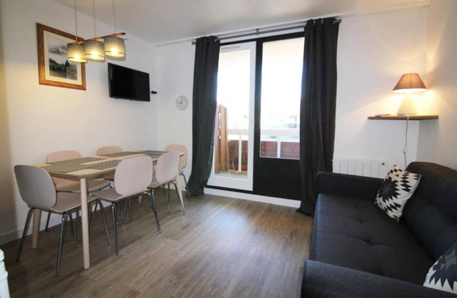 130m from ski slopes, 1st floor, swimming pool, sauna, balcony, tv, ski locker, 40m², Alpe d'Huez