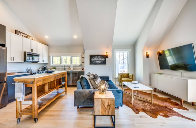 14 Mi to Dtwn Denver: Sleek Westminster Home