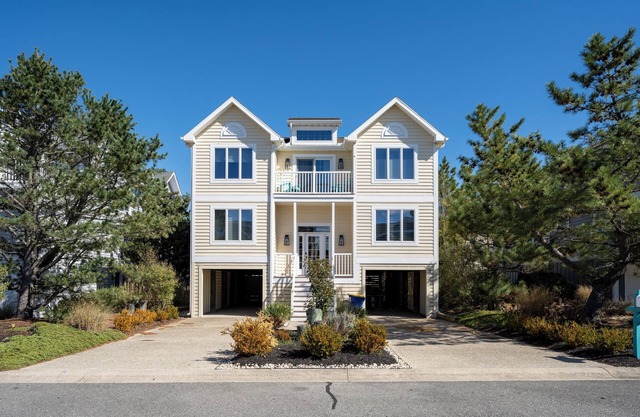 140 Henlopen Shores - Large home close to the beach in Cape Shores!