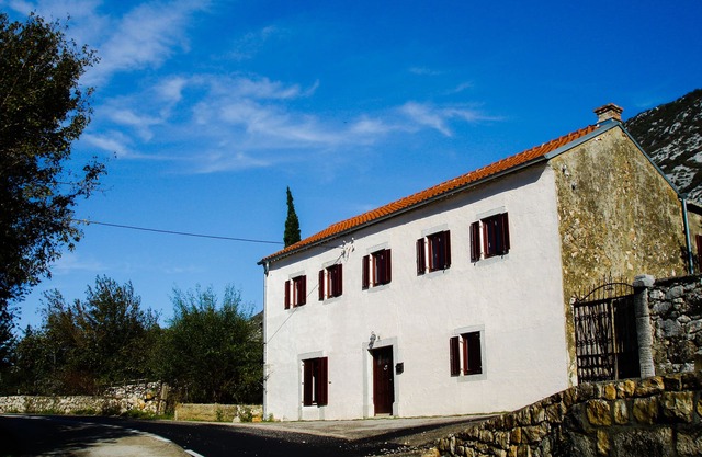 140 years fully renovated house in natural surroundings