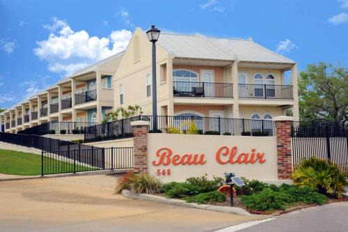 146 Beau Clair - Beachside Townhome with Pool in Long Beach