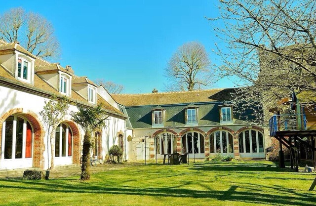 15' from CHARTRES (28) : Historic property, calm and jacuzzi.