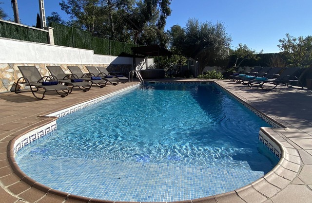 15 min. drive/Sitges Villa Lluna Pool XXL A/C 16 people by Weekly Villas