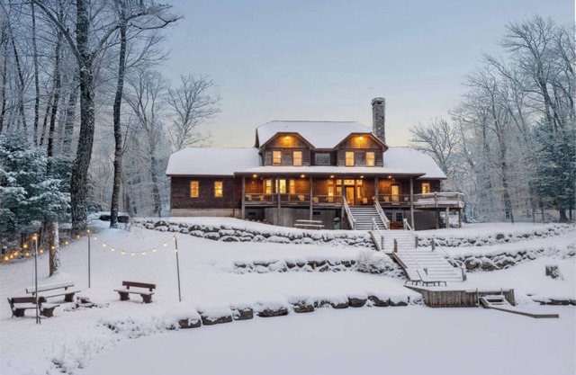 15 Min from Gore! 6bd/3.5bth, chef kitch, Adult Treehouse, Hot Tub, Sleeps 12