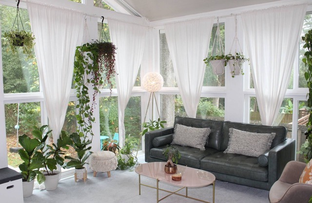 15 Minutes to Mercedes- Benz Stadium, Charming Sunroom, Pets Welcome, close to Food and Drinks