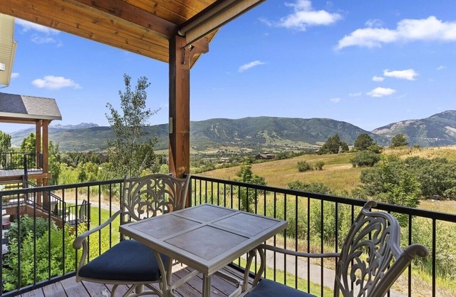 15 minutes to Powder Mountain Sleeps 13!