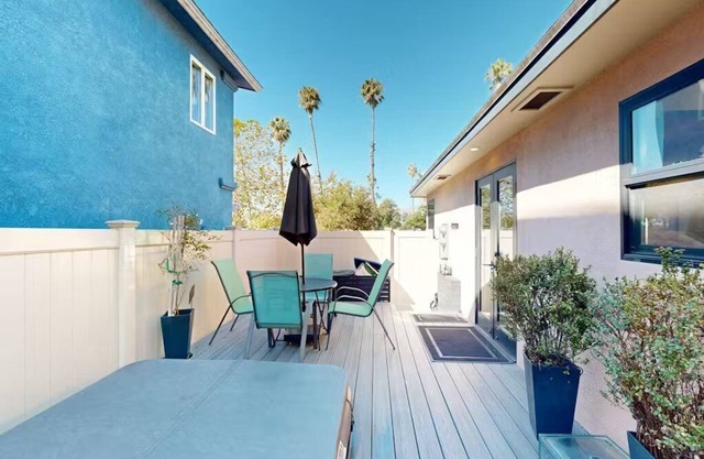 15% Off Summer -2 Kitchens, 2 Hot Tubs, Walk2Sand