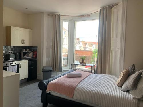 155 Studio 1 - Uplands