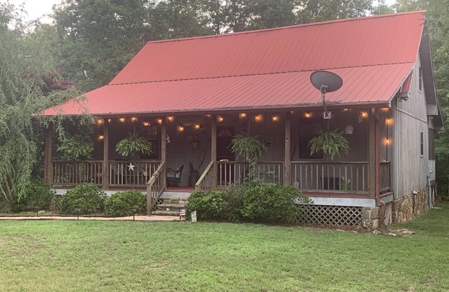 1560529 FANTASTIC RATES ON THIS PRIVATE, SECLUDED TWO BEDROOM CABIN