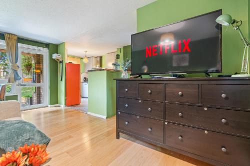 15PercentOff- Luxe 4Beds home in London Bridge w Parking, Pets & Netflix-Mobile&Genius Offers!
