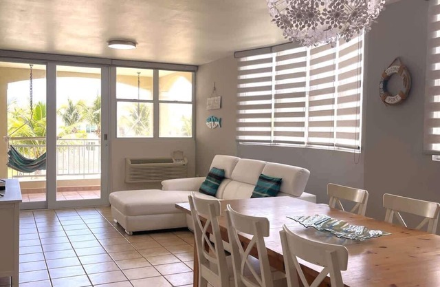 #16 Jobos Beach 4BR, 3BA Penthouse w/Pool Table