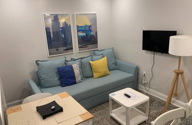 1631 2D · Inviting 1bed Apt.-20 min to NYC/Parking Avail.