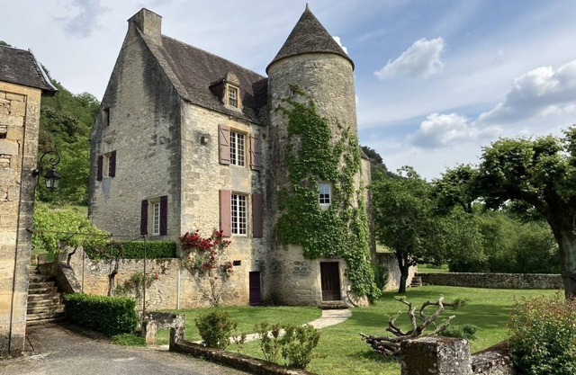 16th Century Manoir; Large Ensuite Bedrooms, Original Features, Many Steps!