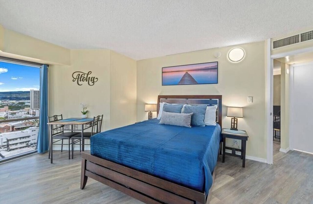 16th Fl Executive Center 1BR Condo | Parking | Pool | City View