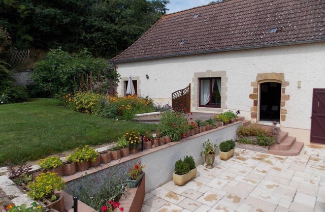 17th Century Cottage with Garden and Pets Allowed