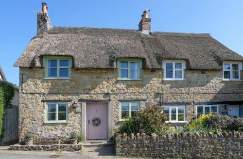 18th Century Thatched Cottage Parking & Garden