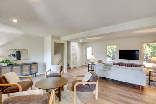 19 Mi to Kansas City Group Retreat with Game Room!