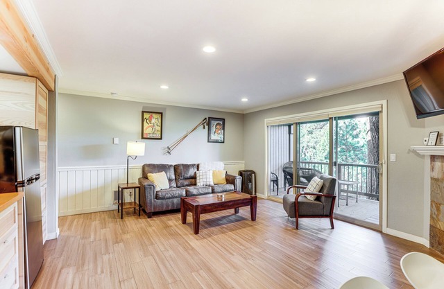 19 Mi to Mt Bachelor Ski Resort: Condo w/Grill