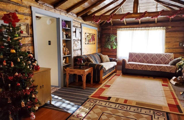 1900's Log Cabin with Spectacular Valley View