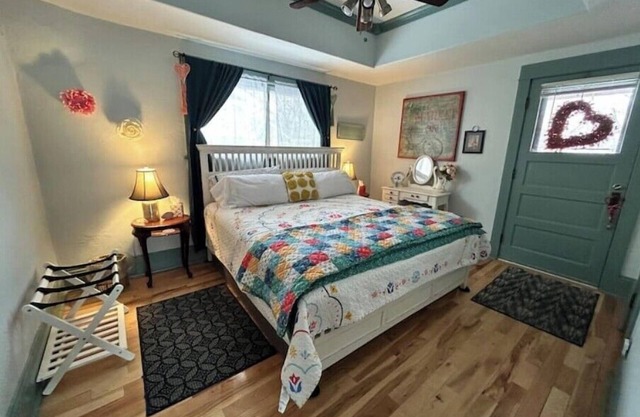 1911 Cozy Vintage Cottage- The Heber House