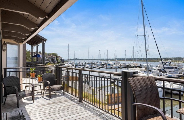 1922 Bohicket Marina: Incredible Marina Views, Community Pool Access