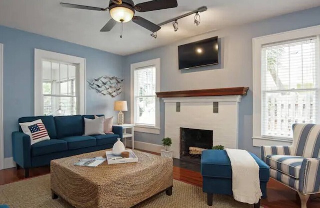 1926 Updated Cottage 5 min walk to downtown