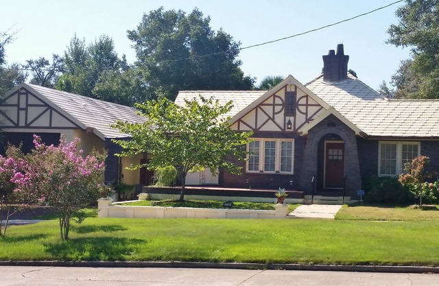 1928 Tudor in Historic East Hill - Close to Beaches, Historic Downtown & A Park