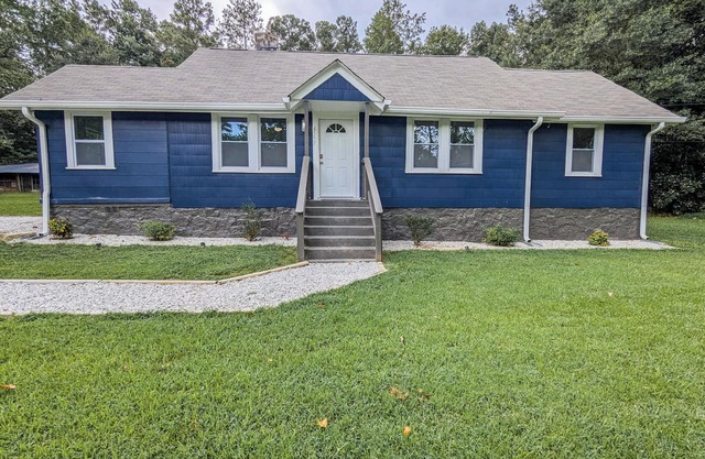 1940s Ranch : 2023 Modern Suburban Living : 25 min to DWTN ATL : Family Friendly